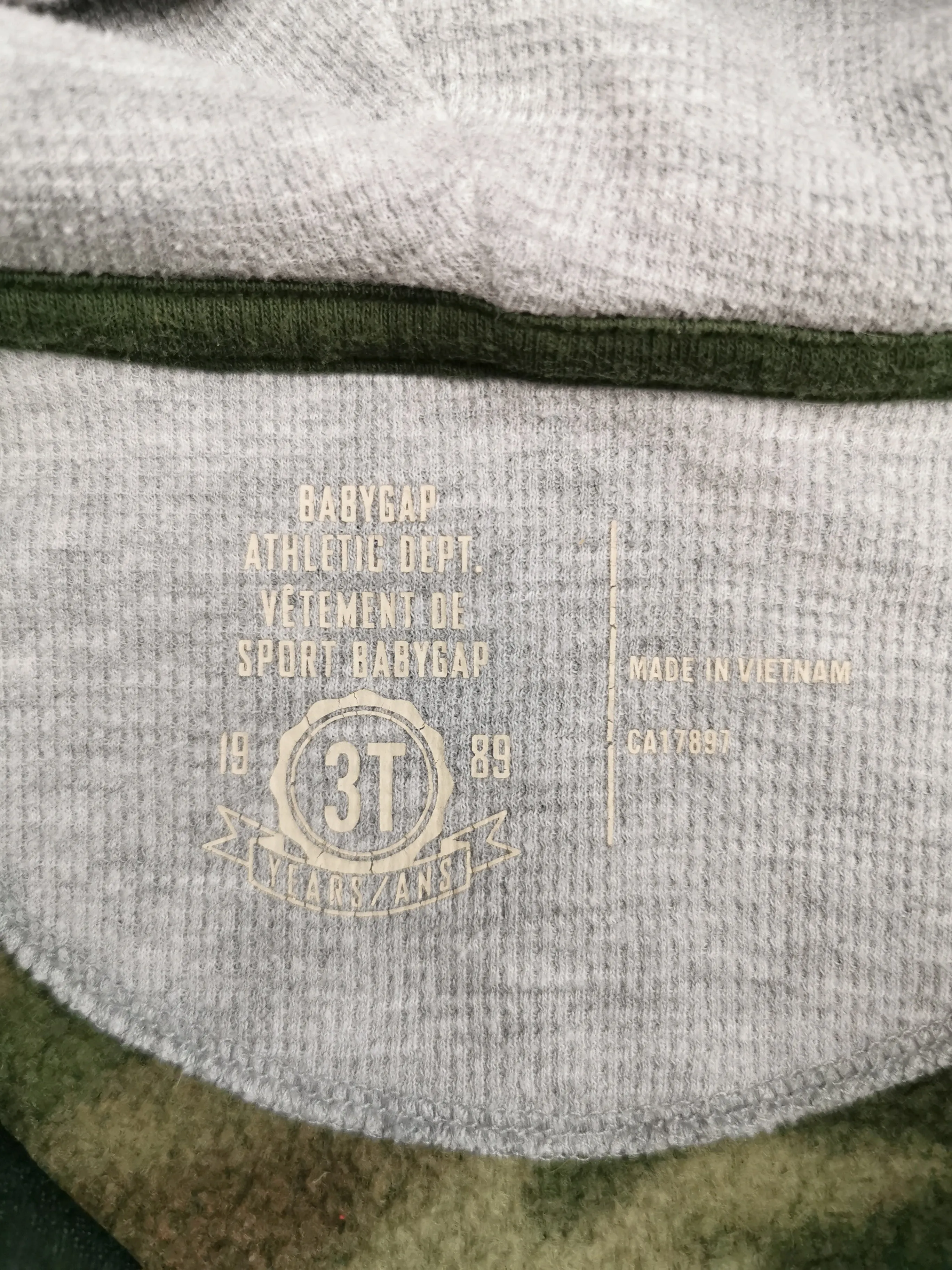 BOY SIZE 3 YEARS - Baby GAP, Warm Zippered Camo Fleece Hoodie EUC B29