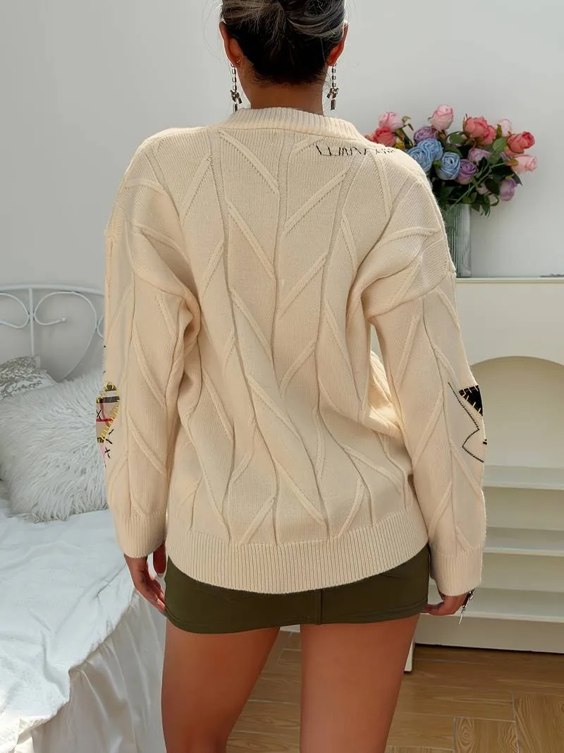 Emily - eleganter gestrickter Pullover mit Stickereien