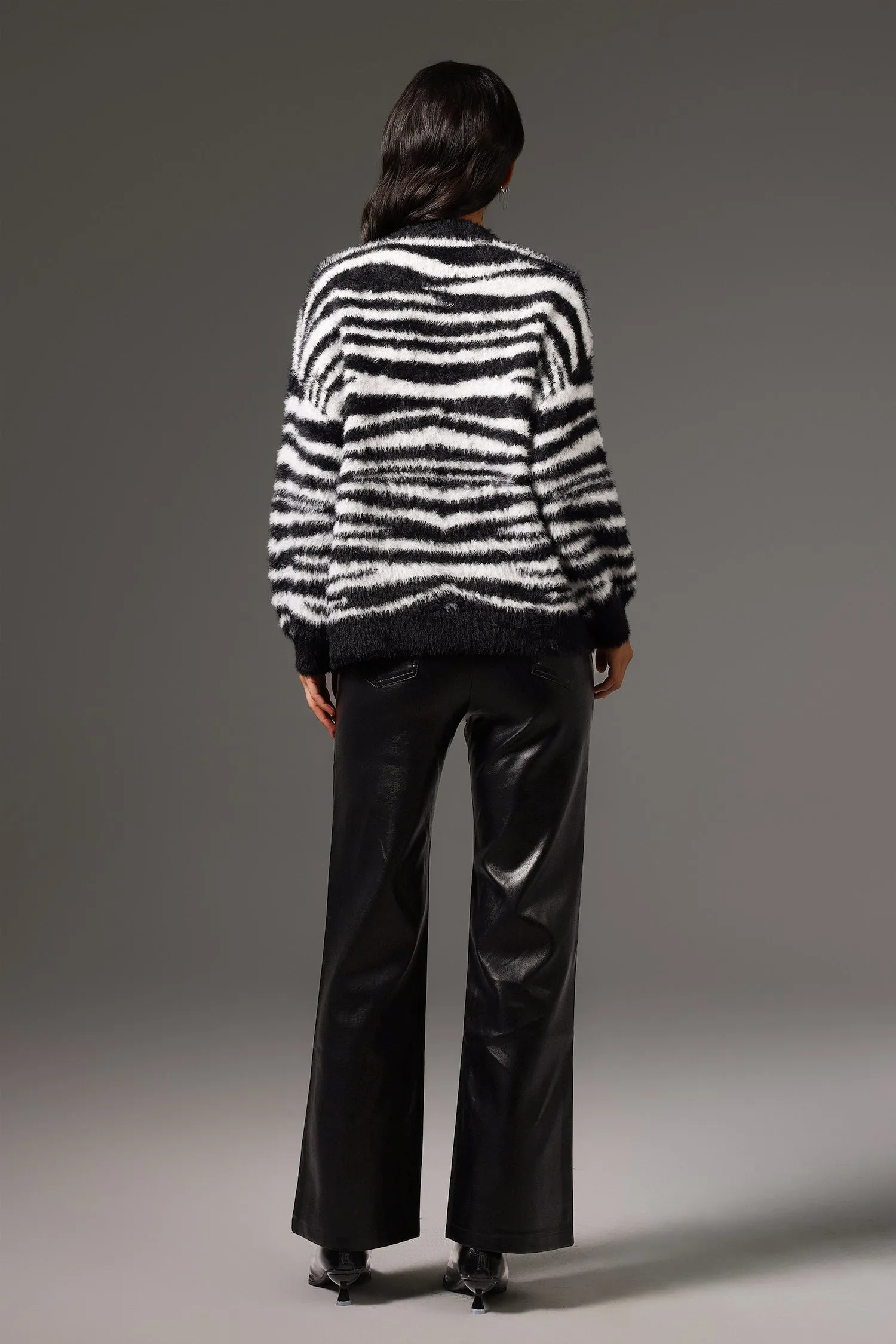 Pallas V-Neck Long Sleeves Sweater