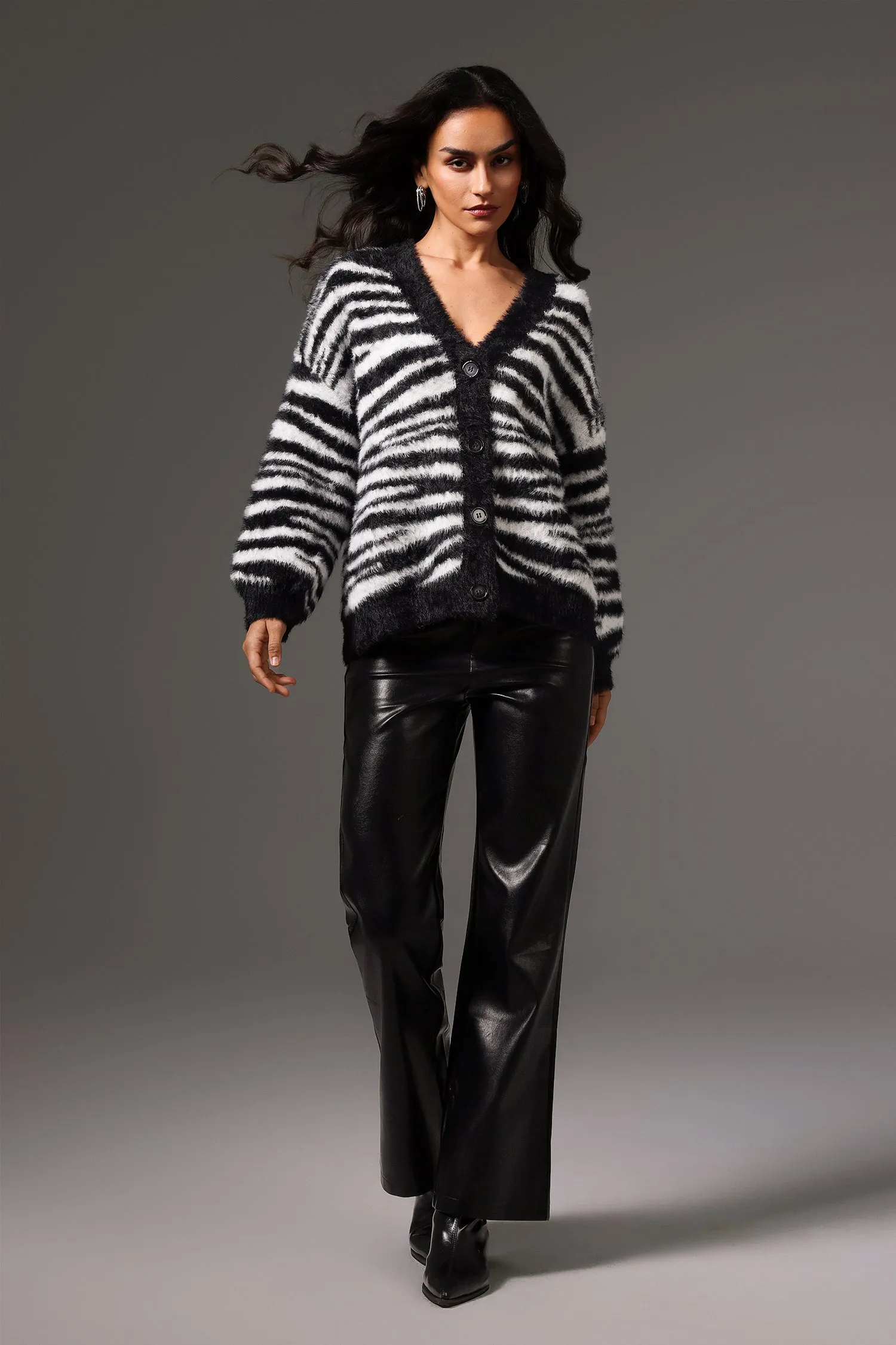 Pallas V-Neck Long Sleeves Sweater