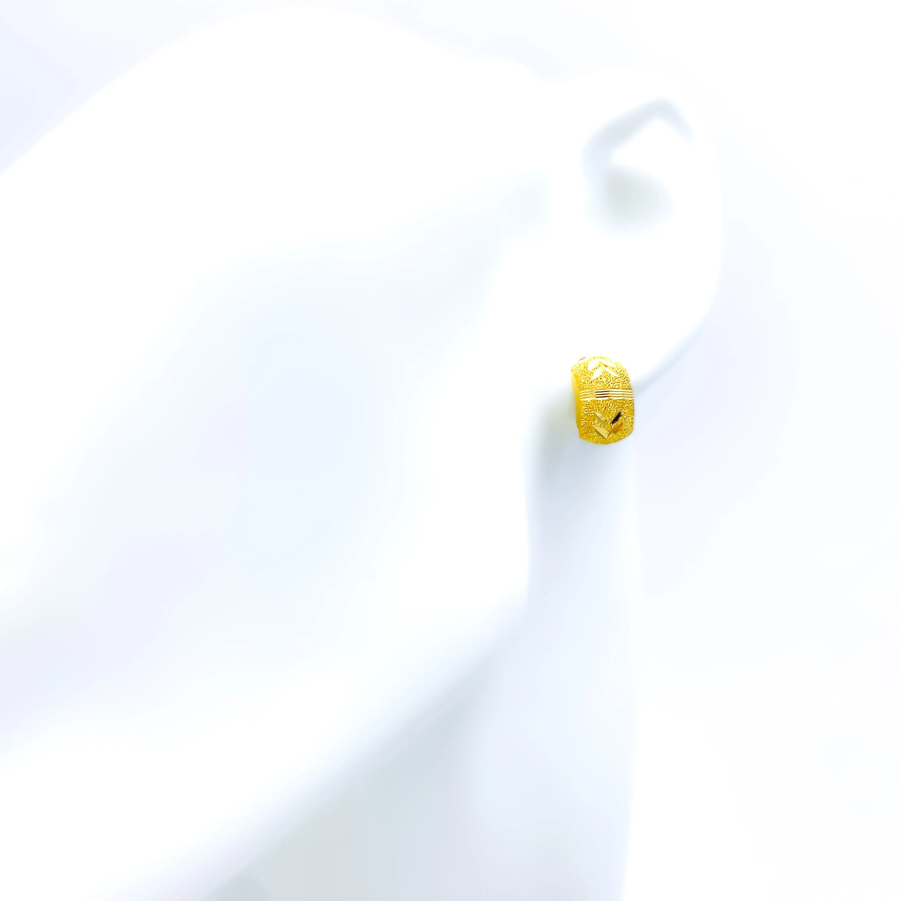 Unique Petite 22k Gold Tops